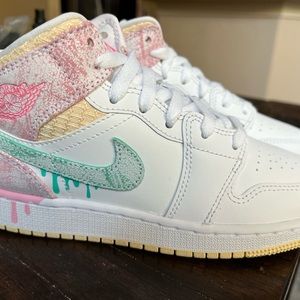 Brand new in box Nike Air Jordan Mid SE ice cream "drip" size 3.5Y